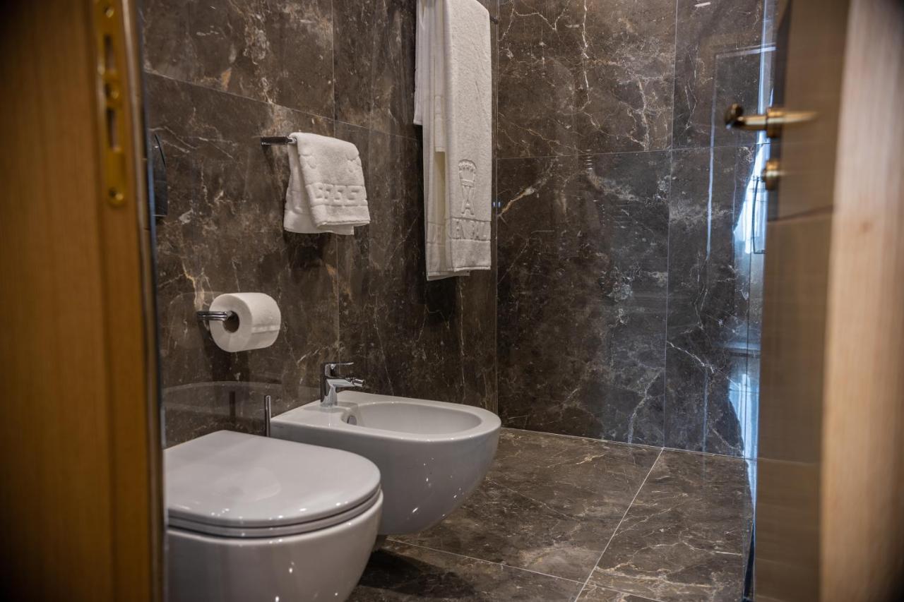 Hotel Golden Palace Shkodër エクステリア 写真