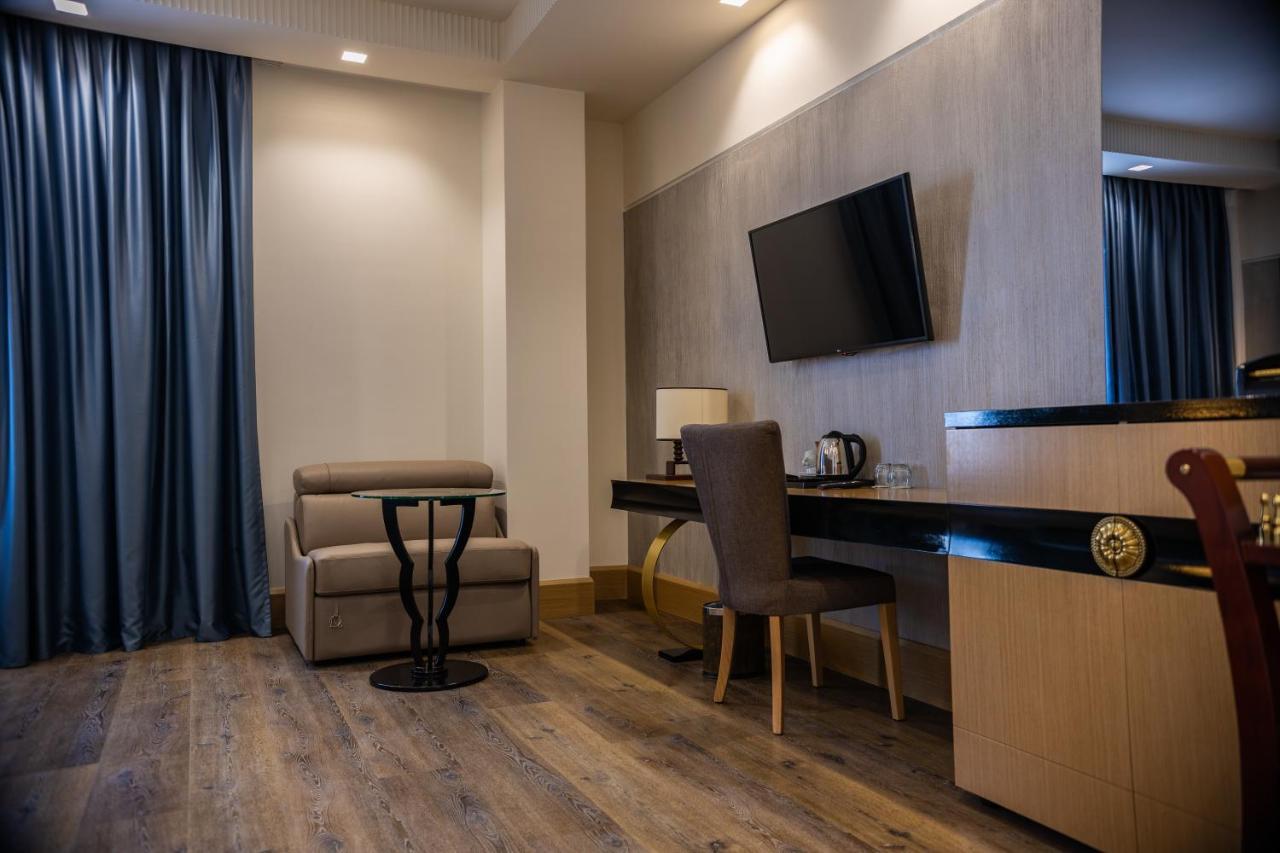 Hotel Golden Palace Shkodër エクステリア 写真