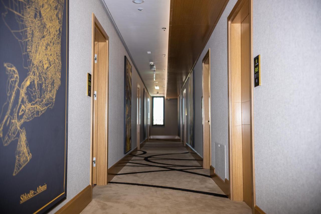 Hotel Golden Palace Shkodër エクステリア 写真