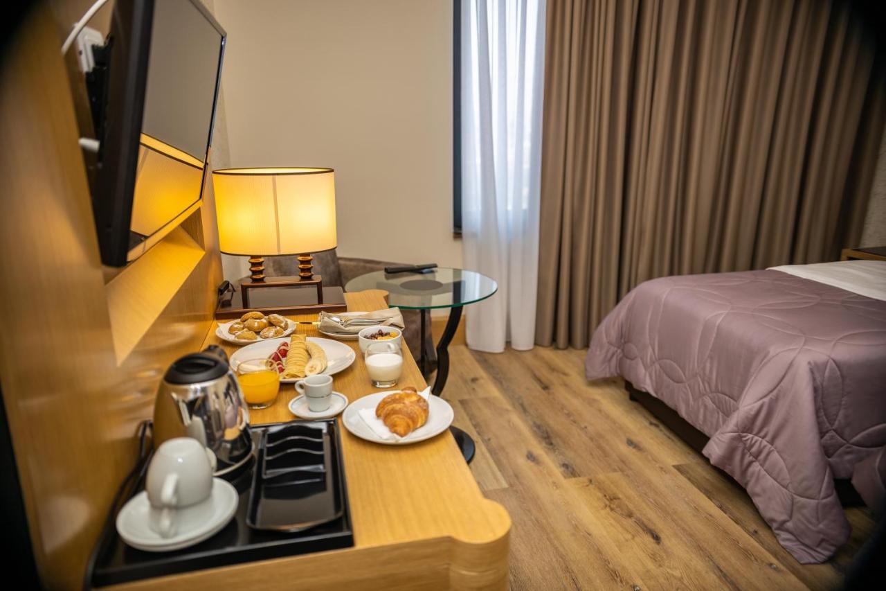 Hotel Golden Palace Shkodër エクステリア 写真