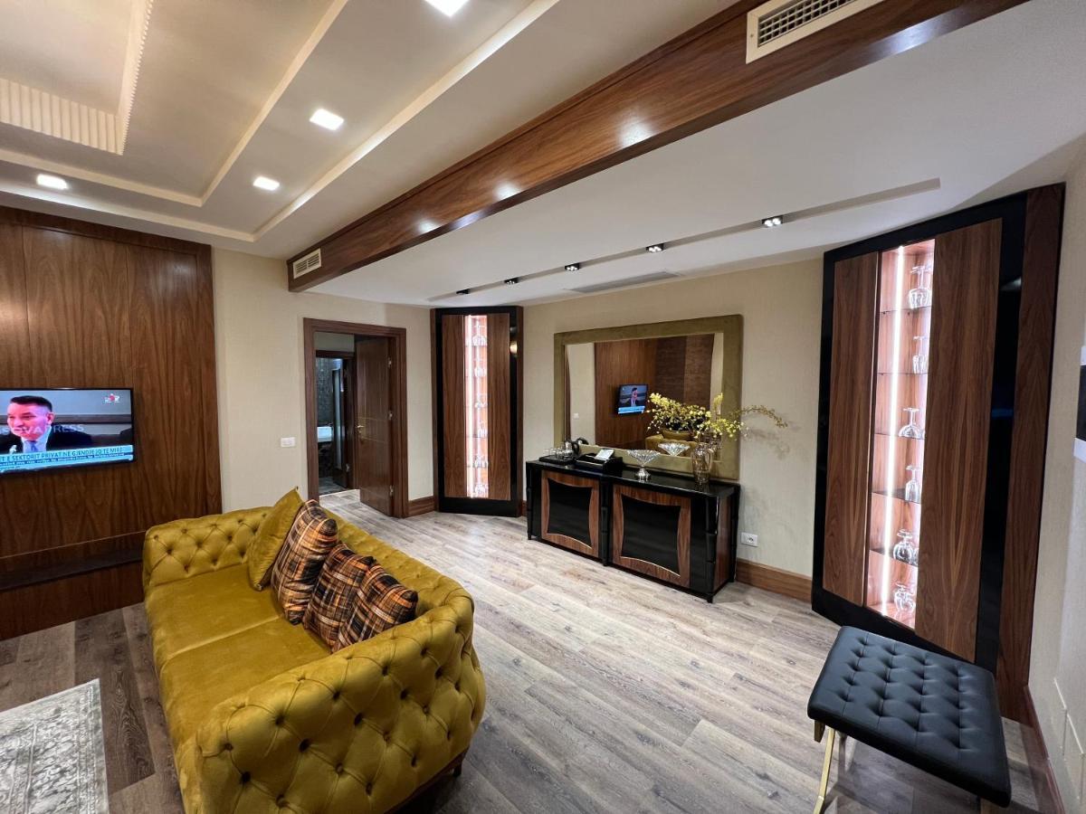 Hotel Golden Palace Shkodër エクステリア 写真