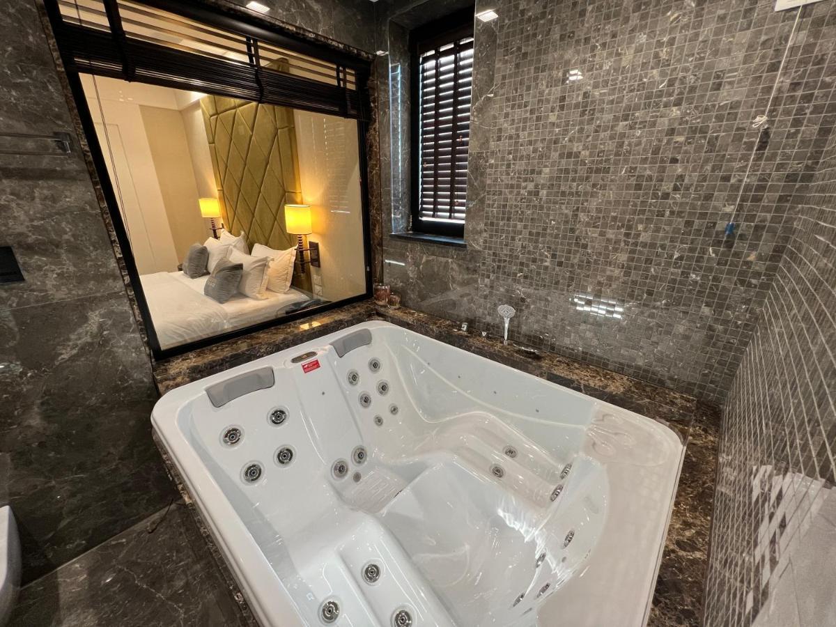 Hotel Golden Palace Shkodër エクステリア 写真
